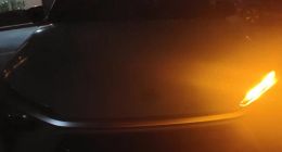 蔚來ES8轉(zhuǎn)向燈成“獨眼龍”，售后說是在“延長大燈壽命”